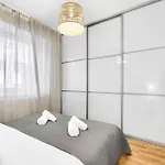 דירה Stylish Designer With Free Street Parking