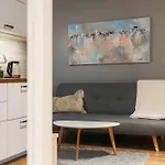 דירה Stylish Designer With Free Street Parking