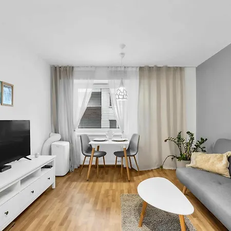 Stylish Designer With Free Street Parking