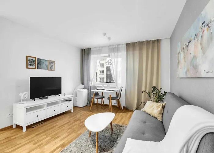 Stylish Designer Stay With Free Street Parking