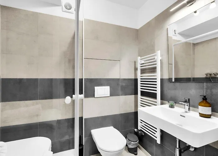 Stylish Designer Stay With Free Street Parking * ブラチスラヴァ