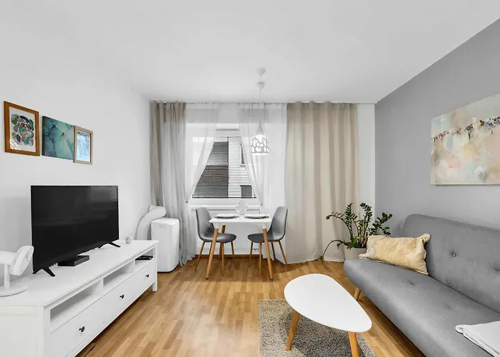 Stylish Designer With Free Street Parking