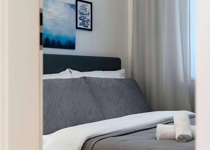 Stylish Designer Stay With Free Street Parking アパート ブラチスラヴァ