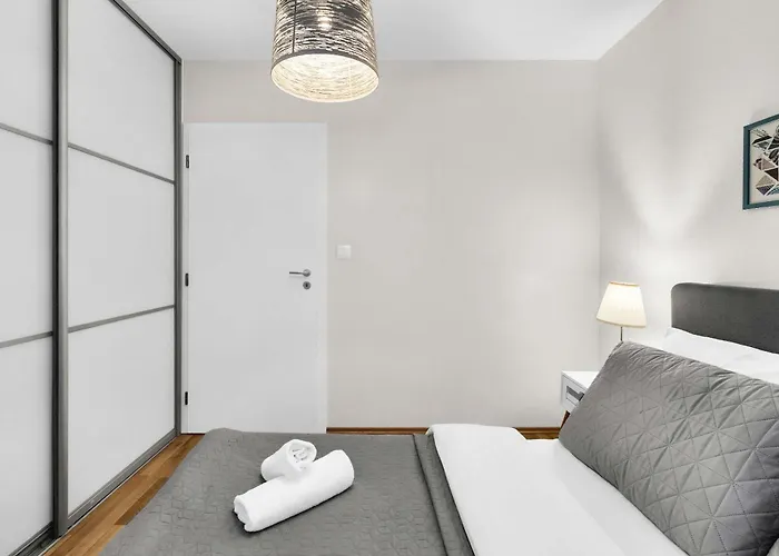 Stylish Designer Stay With Free Street Parking * Bratislava