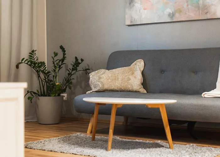 Stylish Designer Stay With Free Street Parking Apartment *