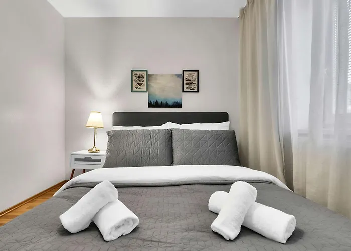 Stylish Designer Stay With Free Street Parking Bratislava